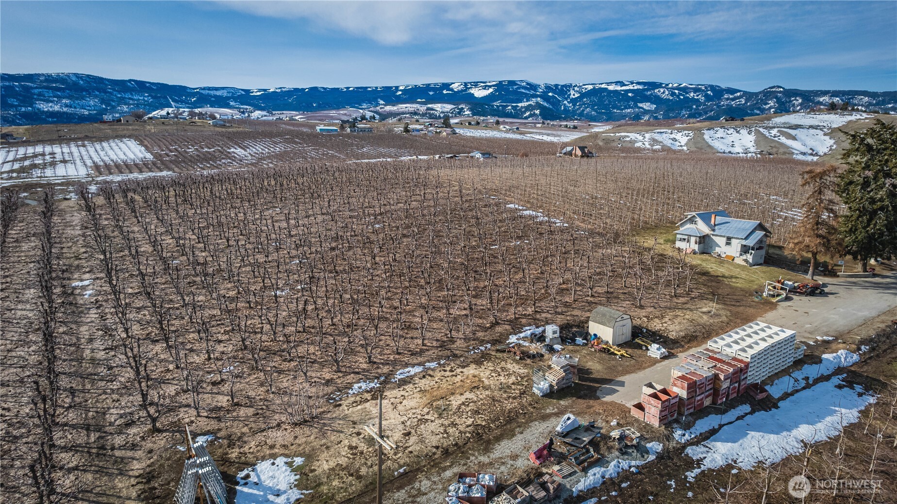 4-b 12 Gudmundson Road Wenatchee, WA 98801 - Photo 2 of 5 a view of lake and city