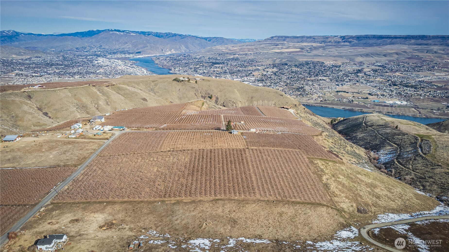 4-b 12 Gudmundson Road Wenatchee, WA 98801 - Photo 4 of 5 a view of wooden floor