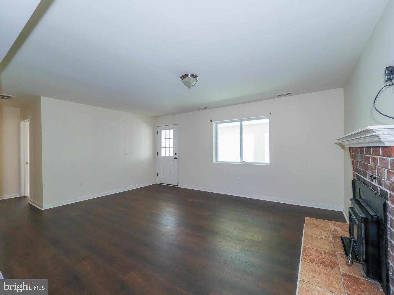 8437 Church Road Pasadena, MD 21122 - Photo 5 of 53 Living Room View