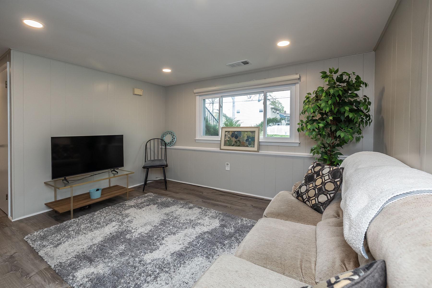 25 Greenvale Road Cherry Hill, NJ 08034 - Photo 18 of 28 Close-up of the Den