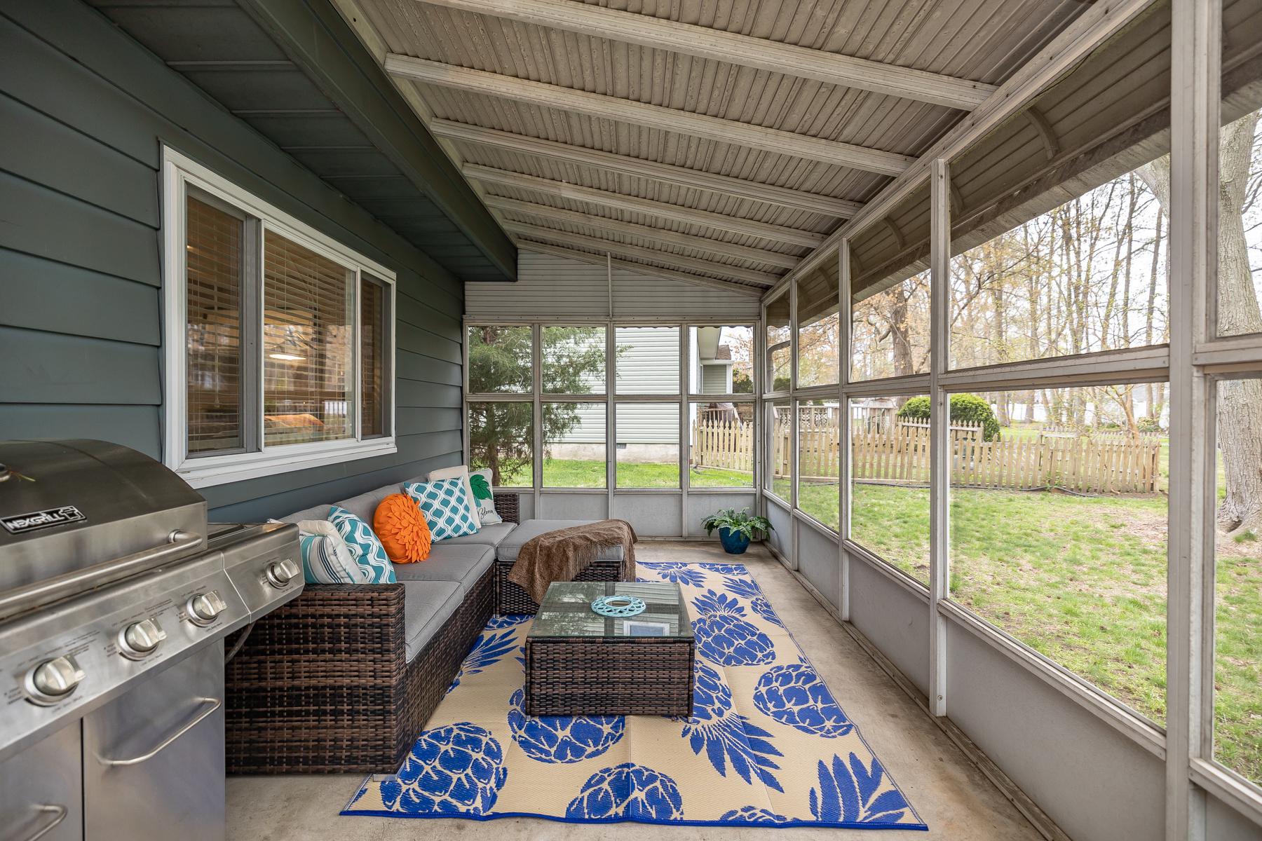 25 Greenvale Road Cherry Hill, NJ 08034 - Photo 24 of 28 Charming Screened-in Porch.