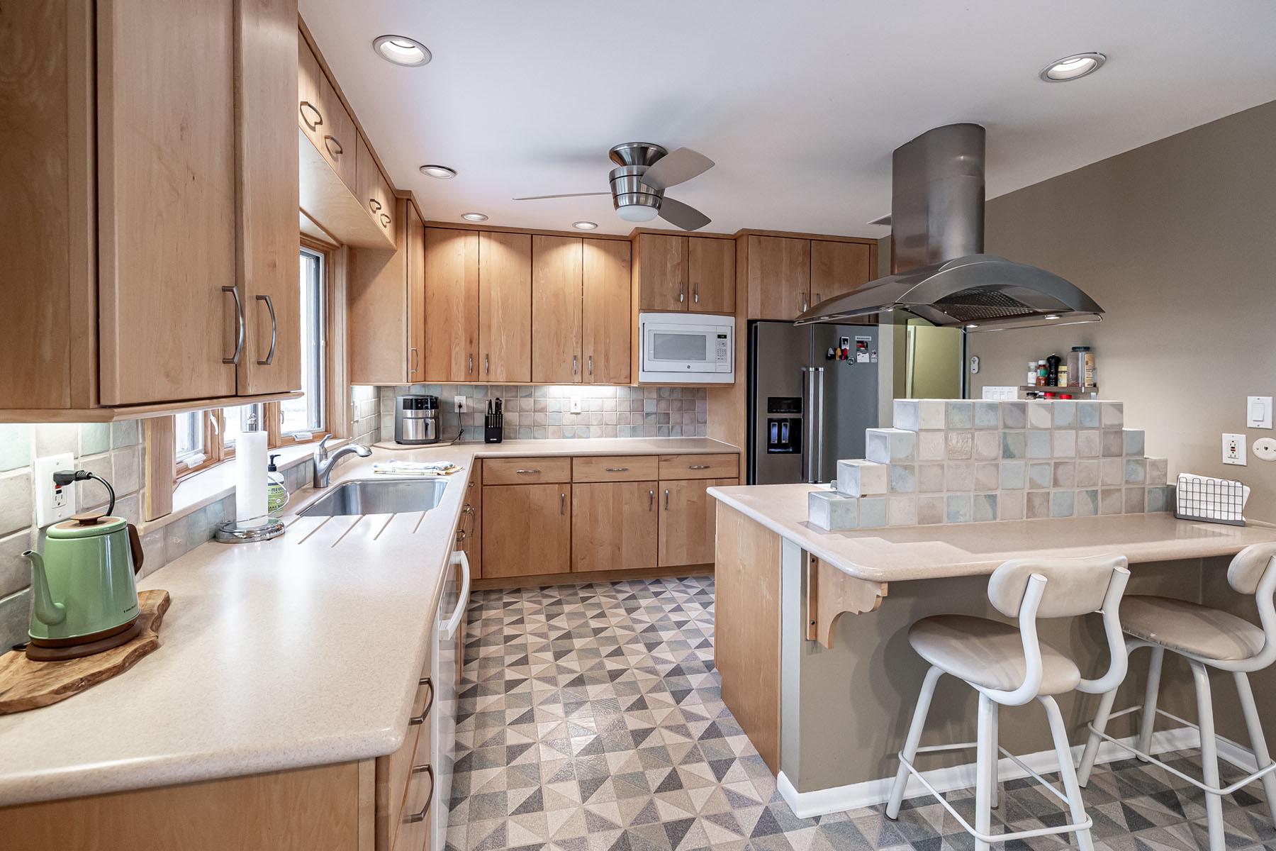 25 Greenvale Road Cherry Hill, NJ 08034 - Photo 6 of 28 Lots of Counter space, pretty & large Cabinetry.