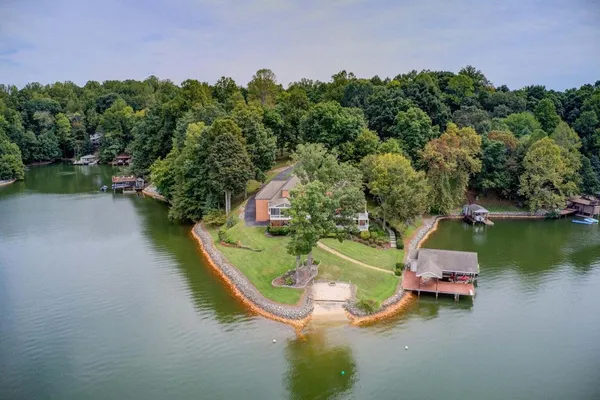 $2,200,000 | 1300 Pats Drive, Moneta, VA 24121