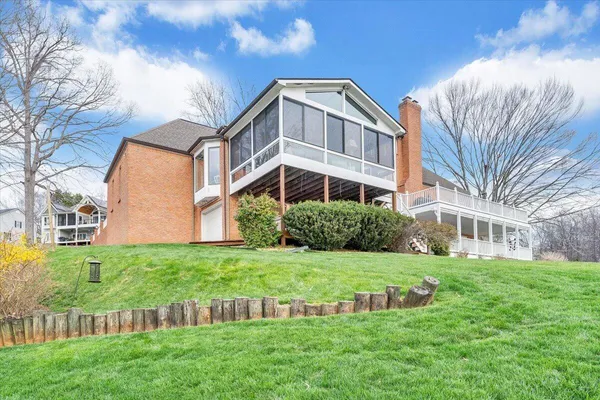 $2,200,000 | 1300 Pats Drive, Moneta, VA 24121