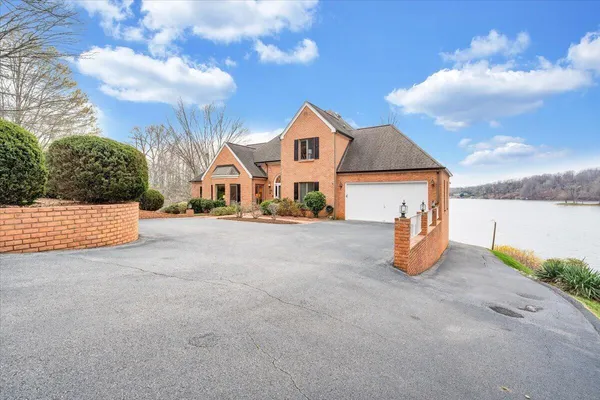 $2,200,000 | 1300 Pats Drive, Moneta, VA 24121