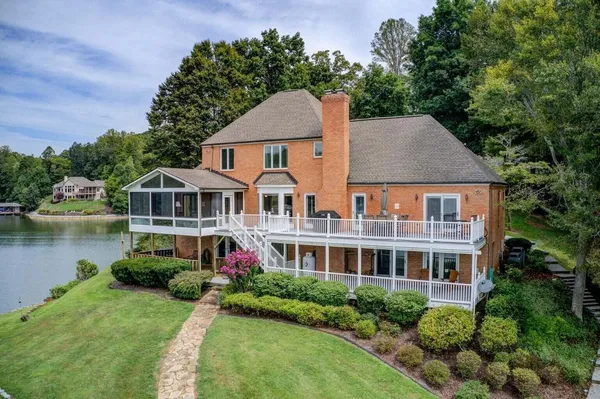 $2,200,000 | 1300 Pats Drive, Moneta, VA 24121