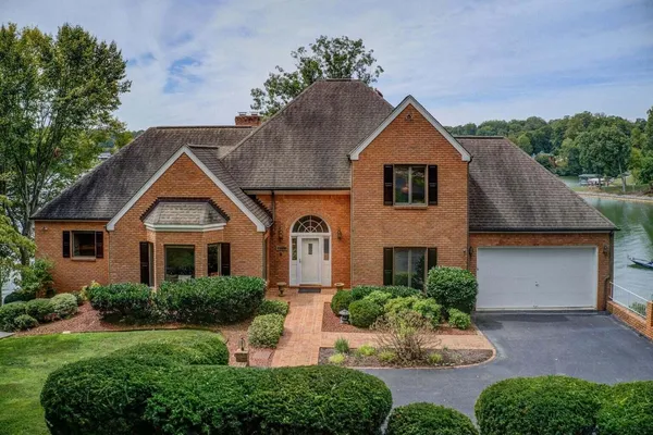 $2,200,000 | 1300 Pats Drive, Moneta, VA 24121