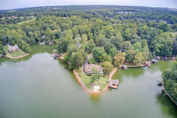 $2,200,000 | 1300 Pats Drive, Moneta, VA 24121