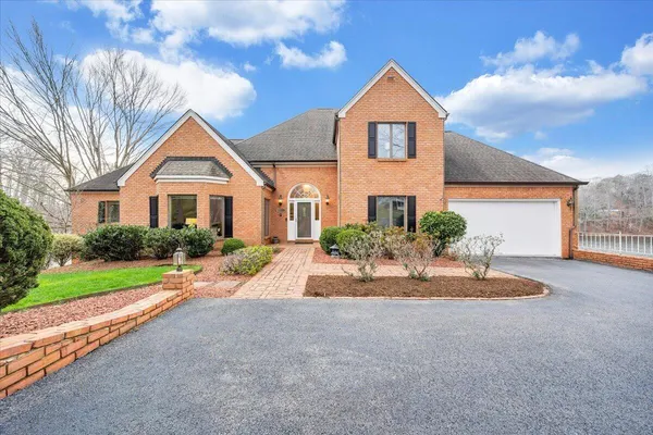 $2,200,000 | 1300 Pats Drive, Moneta, VA 24121
