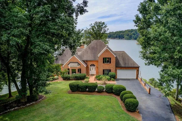 $2,200,000 | 1300 Pats Drive, Moneta, VA 24121