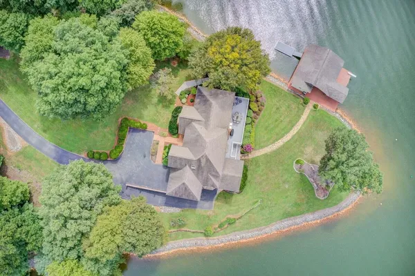 $2,200,000 | 1300 Pats Drive, Moneta, VA 24121