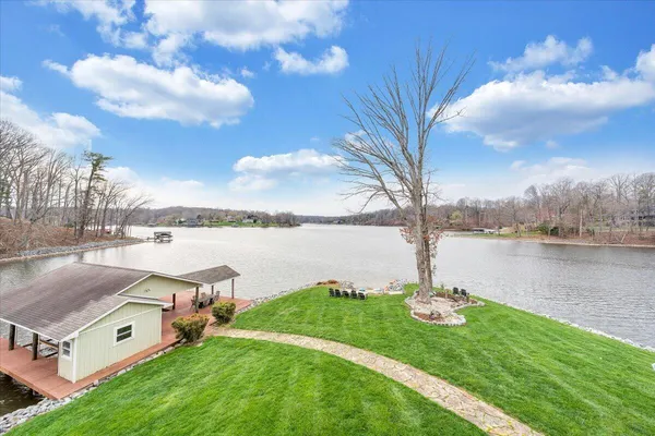 $2,200,000 | 1300 Pats Drive, Moneta, VA 24121