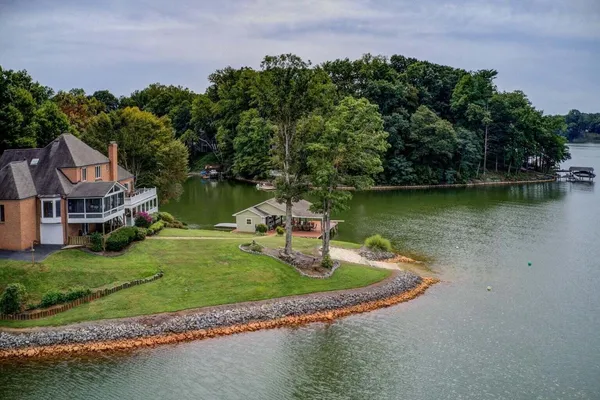 $2,200,000 | 1300 Pats Drive, Moneta, VA 24121