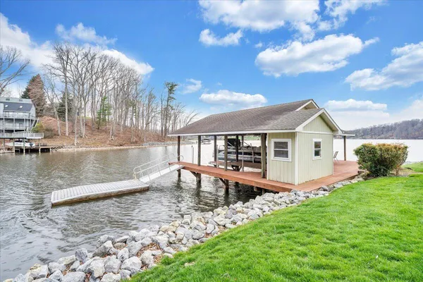 $2,200,000 | 1300 Pats Drive, Moneta, VA 24121