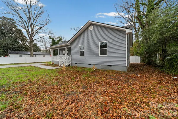 a house view with a backyard space