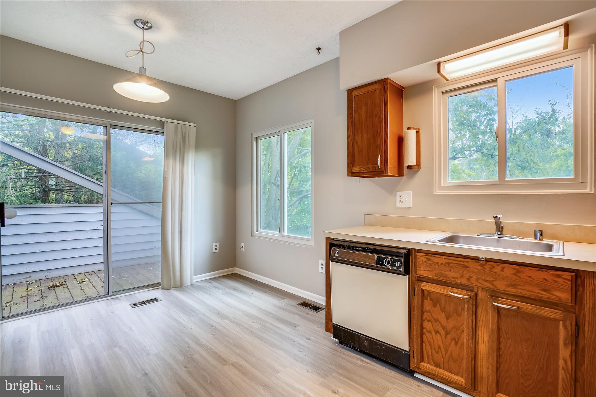 5479 Vantage Point Road, Unit 22 Columbia, MD 21044 - Photo 13 of 36 Space for a table, too!