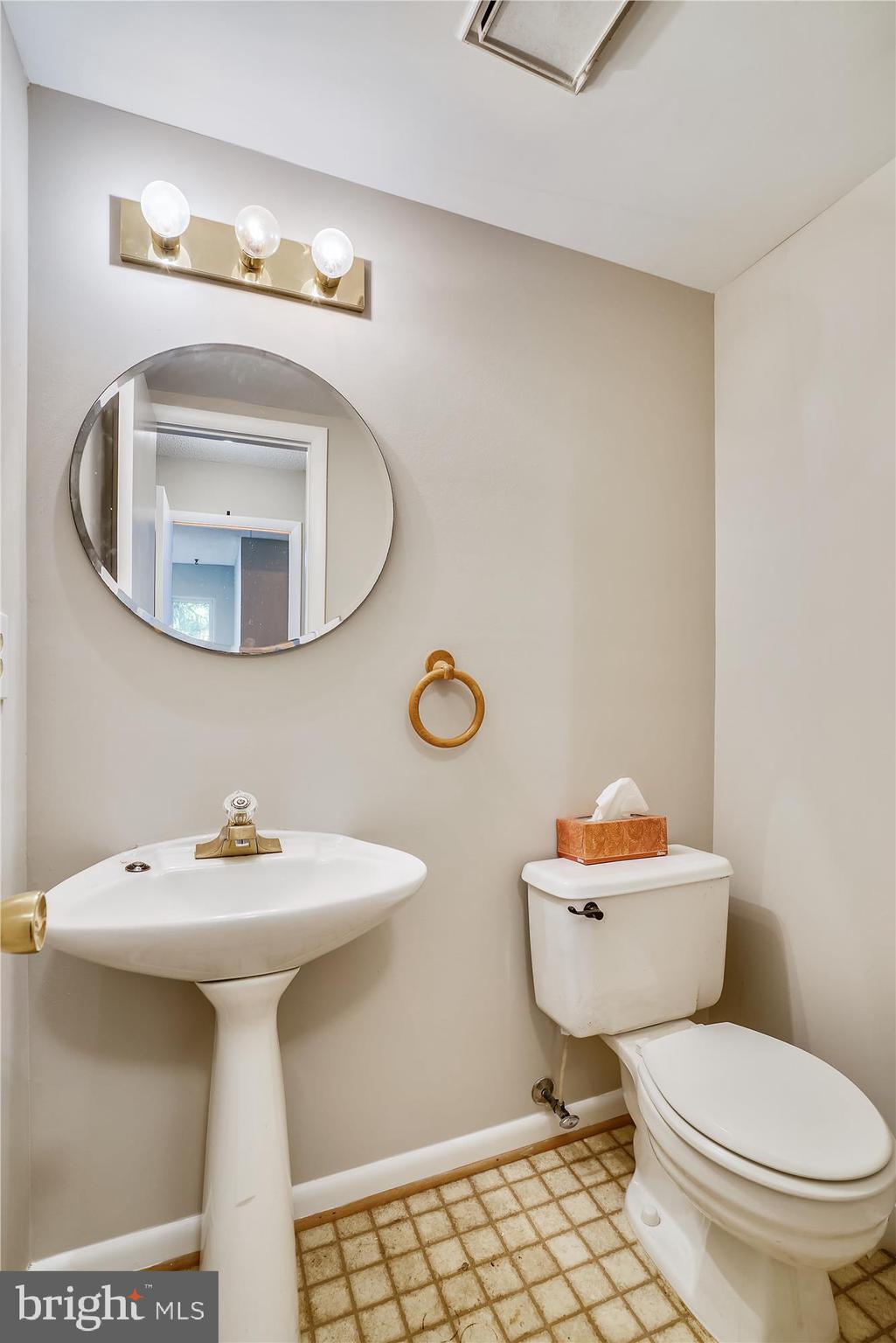 5479 Vantage Point Road, Unit 22 Columbia, MD 21044 - Photo 19 of 36 Main floor half bath
