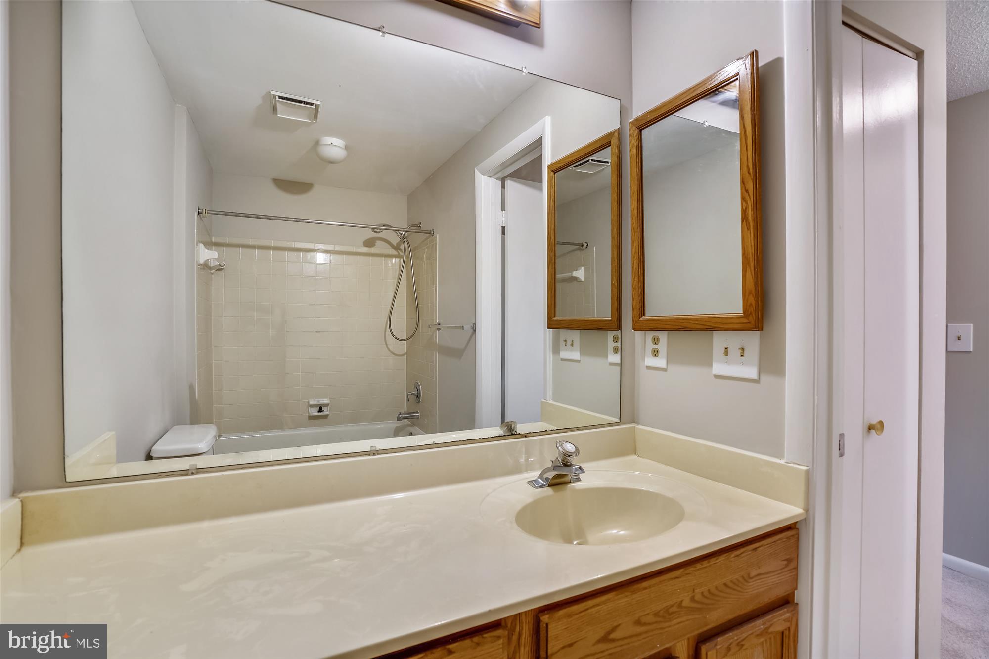 5479 Vantage Point Road, Unit 22 Columbia, MD 21044 - Photo 27 of 36 Second of the two primary baths upstairs