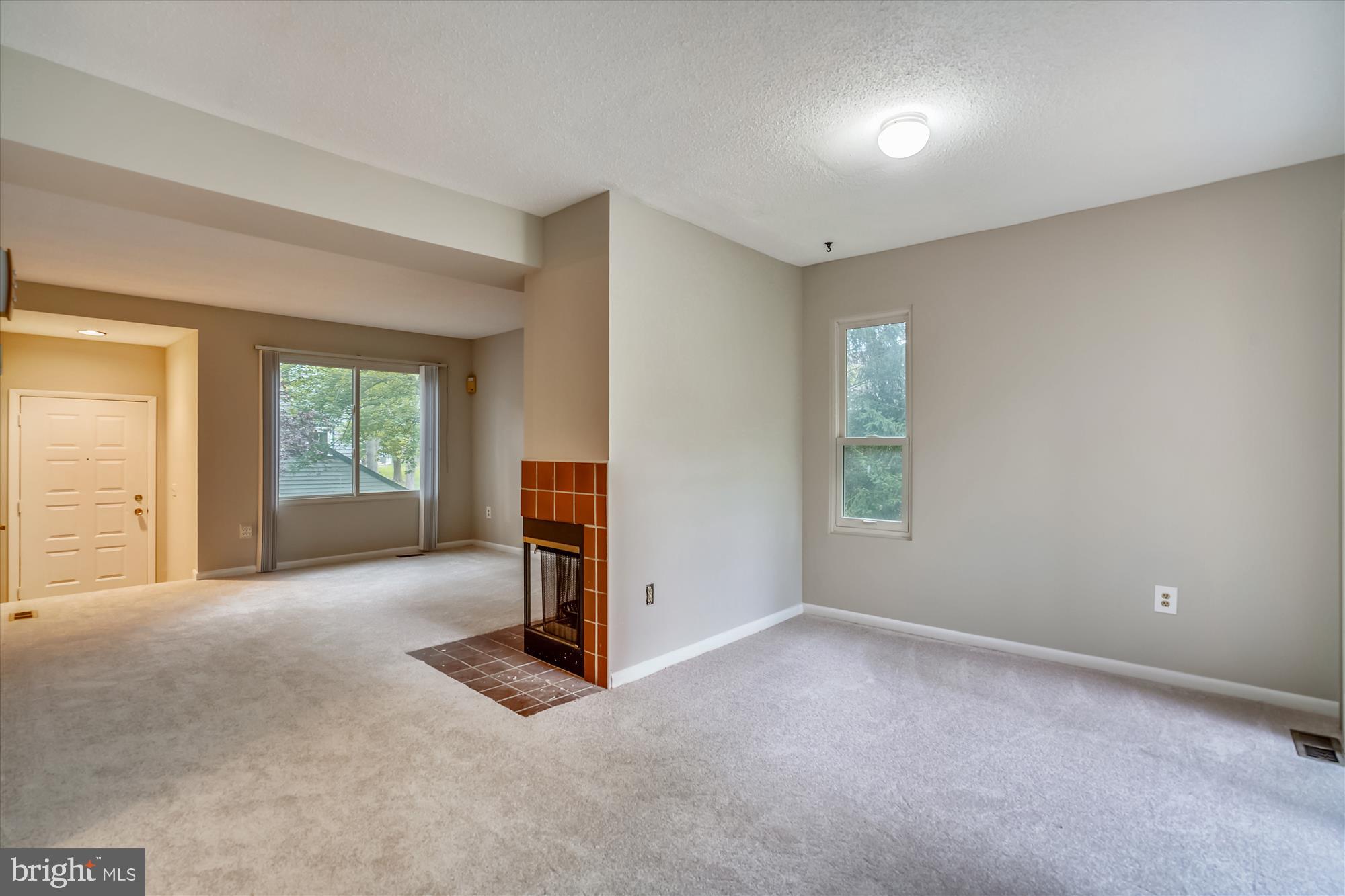 5479 Vantage Point Road, Unit 22 Columbia, MD 21044 - Photo 9 of 36 Dining room, new carpet and on trend neutral paint