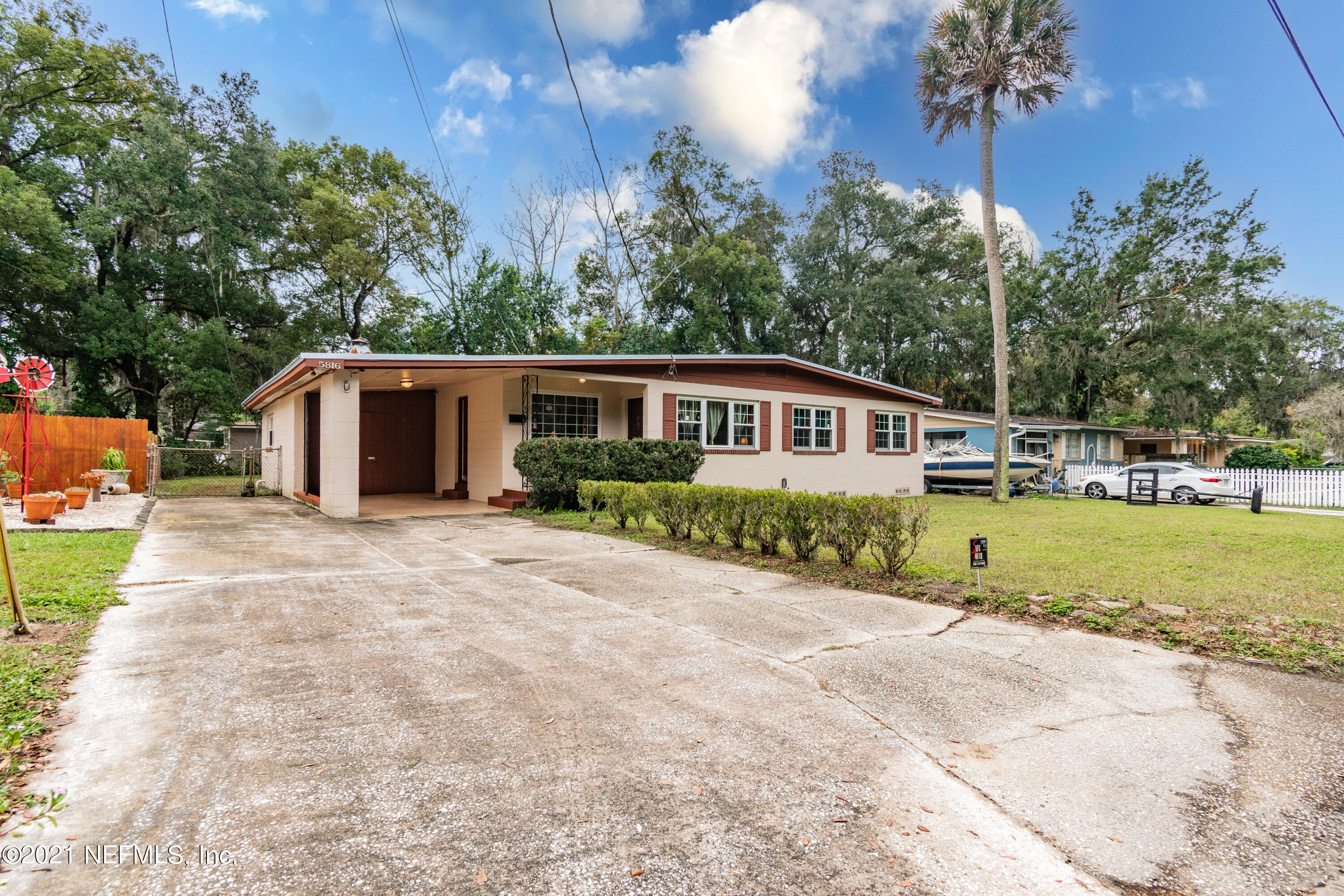 Driveway/Carport