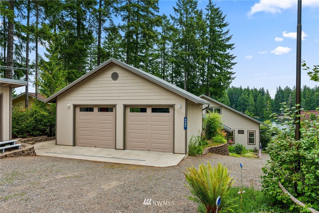 2670 East Phillips Lake Loop Road Shelton, WA 98584 - Photo 4 of 39 Gallery Image 4