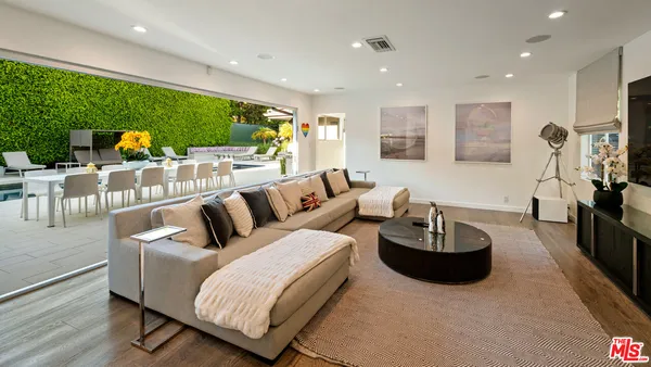 $50,000 | 602 Whittier Drive, Beverly Hills, CA 90210