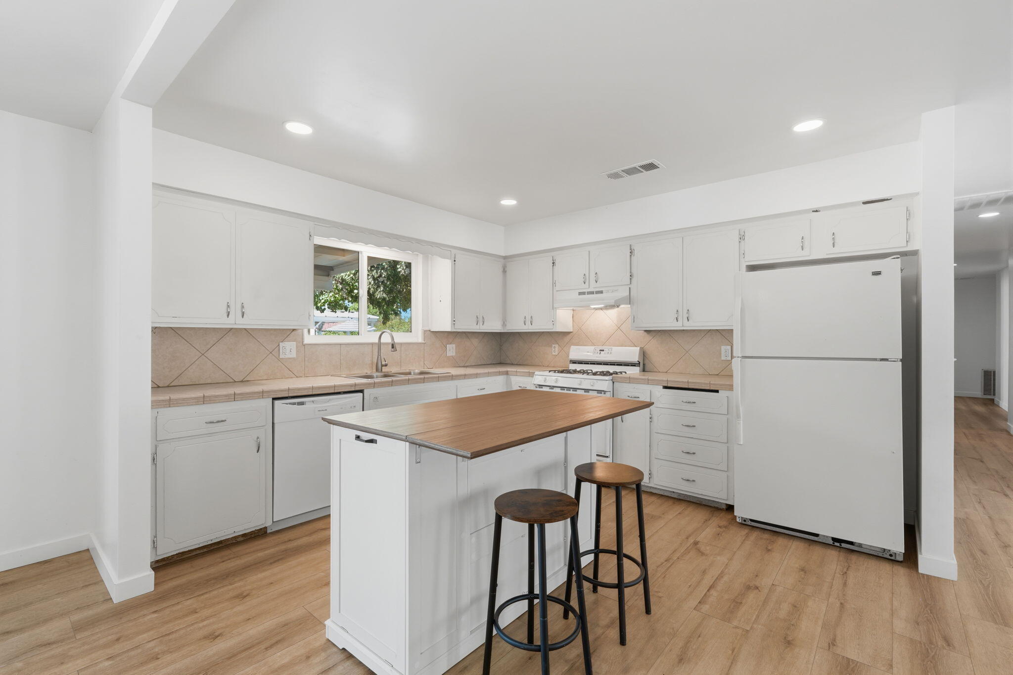 351 South Cornucopia Road Exeter, CA 93221 - Photo 18 of 54 26-351_S_Cornucopia_Rd_-_Exeter_CA_024