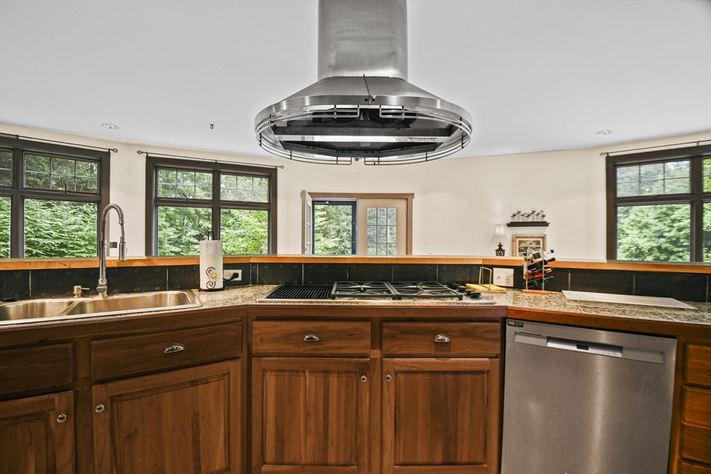 46 East Brimfield Road Holland, MA 01521 - Photo 8 of 40 Gallery Image 8