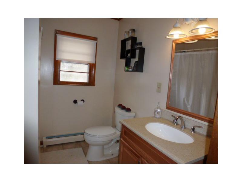 579 River Road Windham, ME 04062 - Photo 19 of 32 Bathroom.