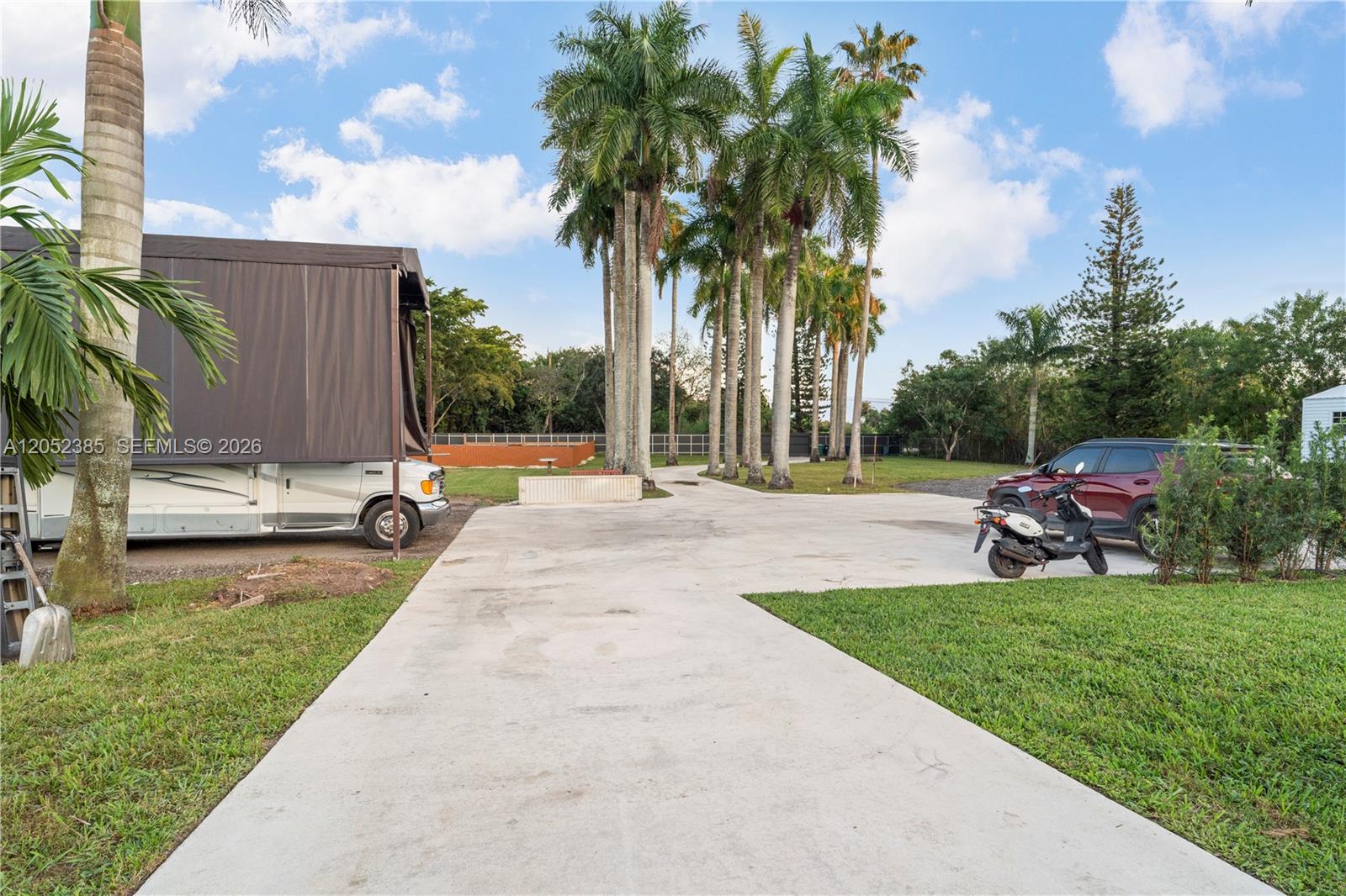 35220 Southwest 213th Avenue Homestead, FL 33034 - Photo 9 of 81