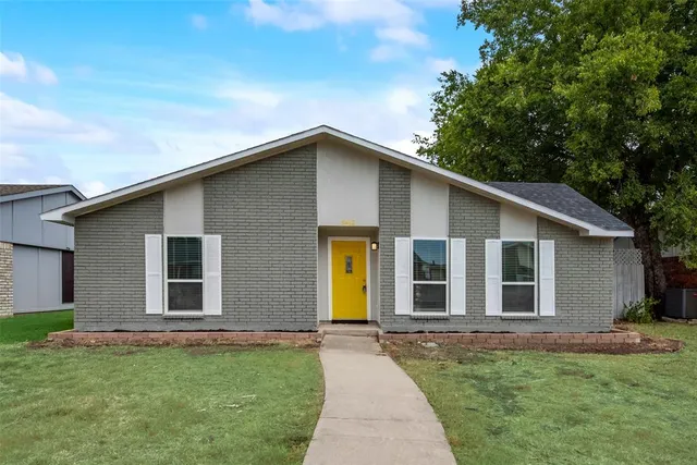 a front view of house with yard