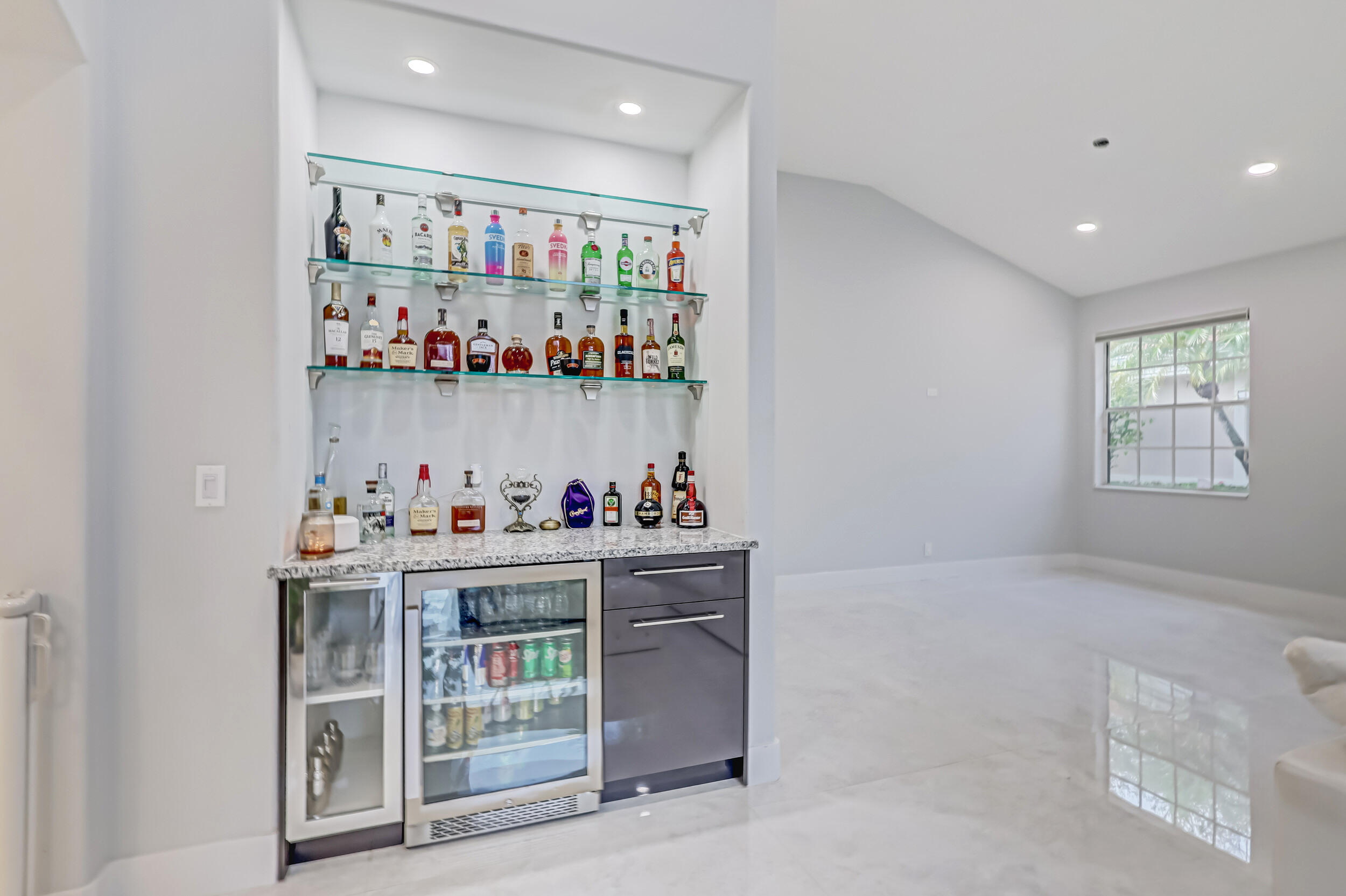 523 Eagleton Cove Trace Palm Beach Gardens, FL 33418 - Photo 14 of 43 Living Room Bar