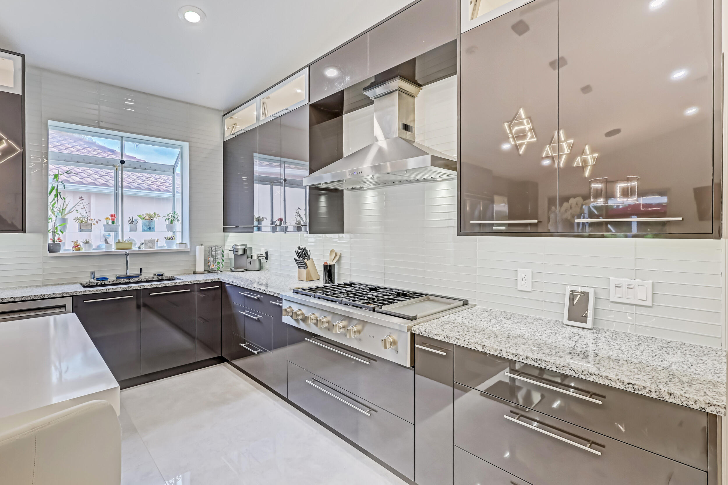 523 Eagleton Cove Trace Palm Beach Gardens, FL 33418 - Photo 18 of 43 Gas Range