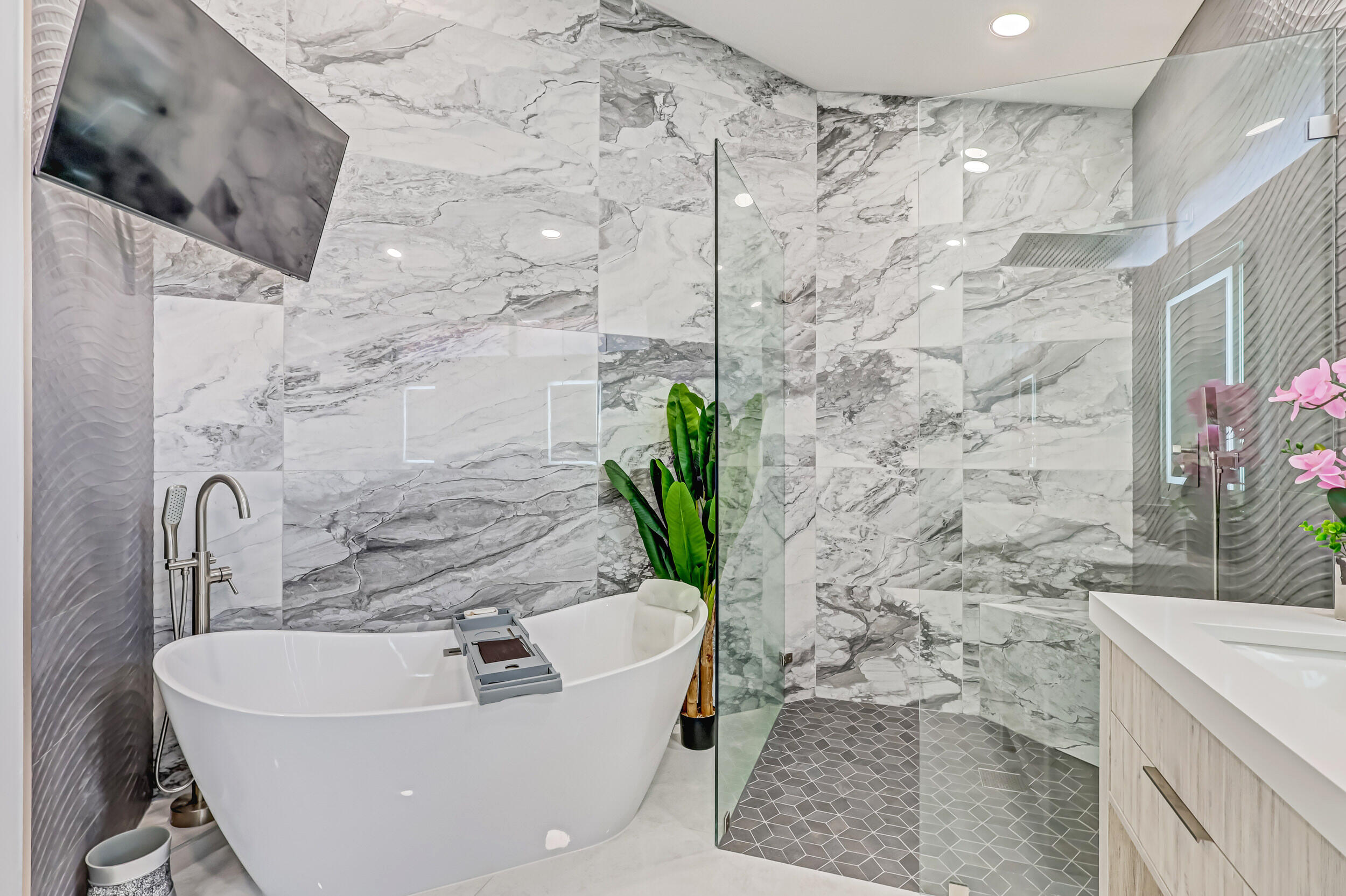 523 Eagleton Cove Trace Palm Beach Gardens, FL 33418 - Photo 24 of 43 Primary Tub, Shower