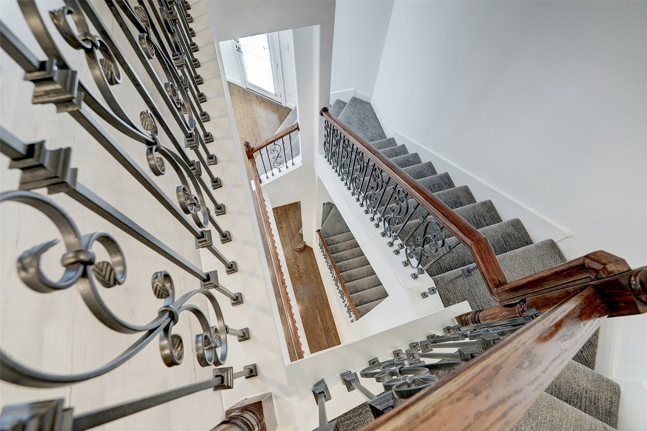 10 Shell Port Square The Woodlands, TX 77380 - Photo 20 of 31 a view of an entryway with a