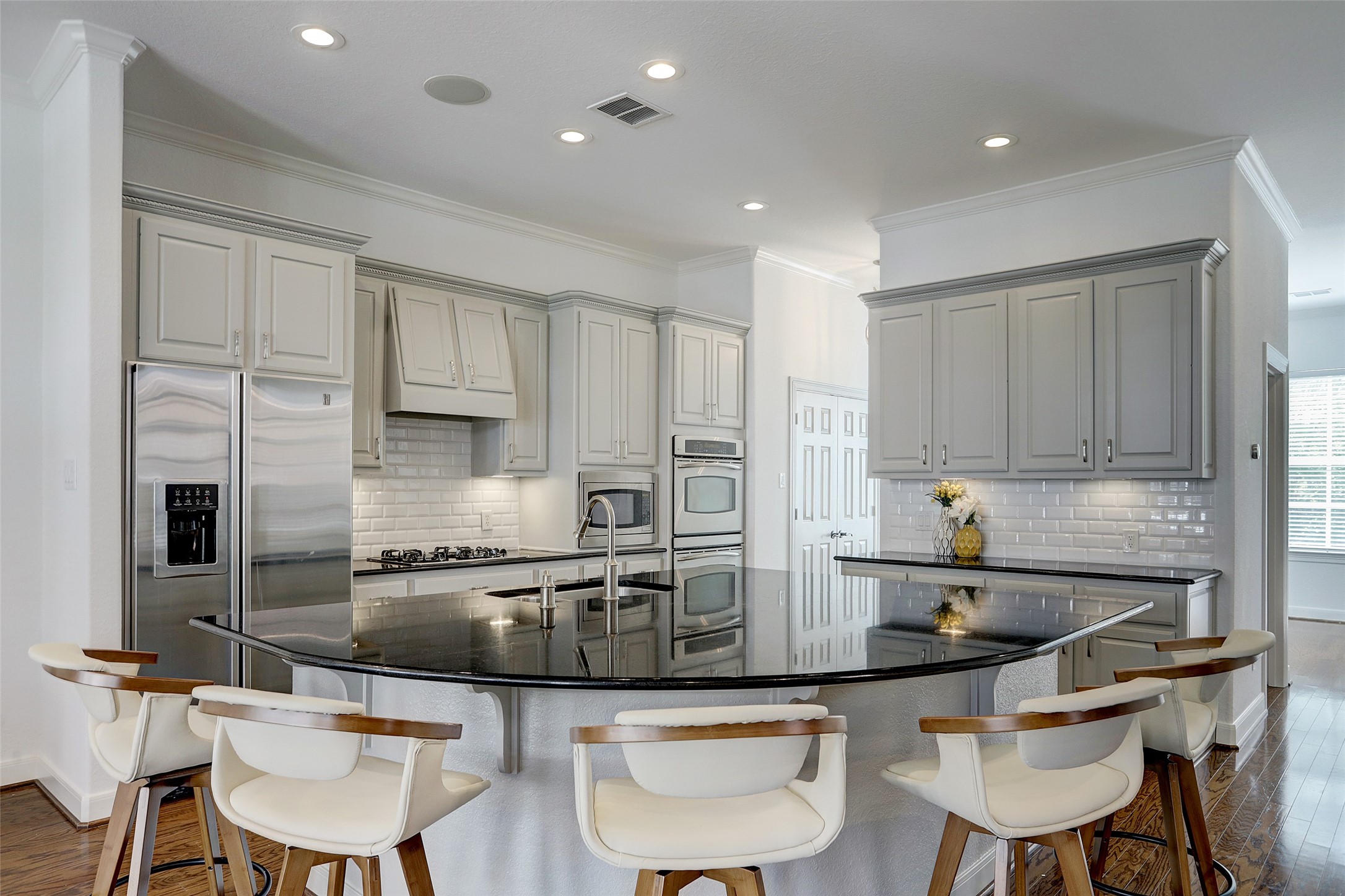 10 Shell Port Square The Woodlands, TX 77380 - Photo 2 of 31 a kitchen with stainless steel appliances granite countertop a sink a stove a microwave a refrigerator and cabinets