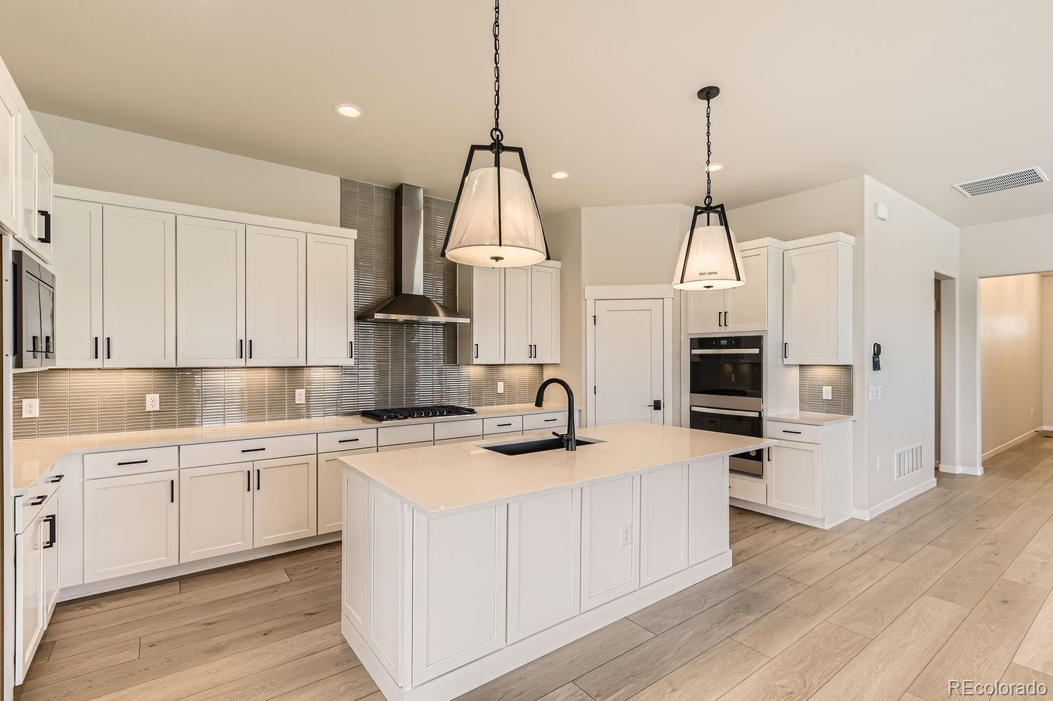 8926 South Rome Court Aurora, CO 80016 - Photo 10 of 29