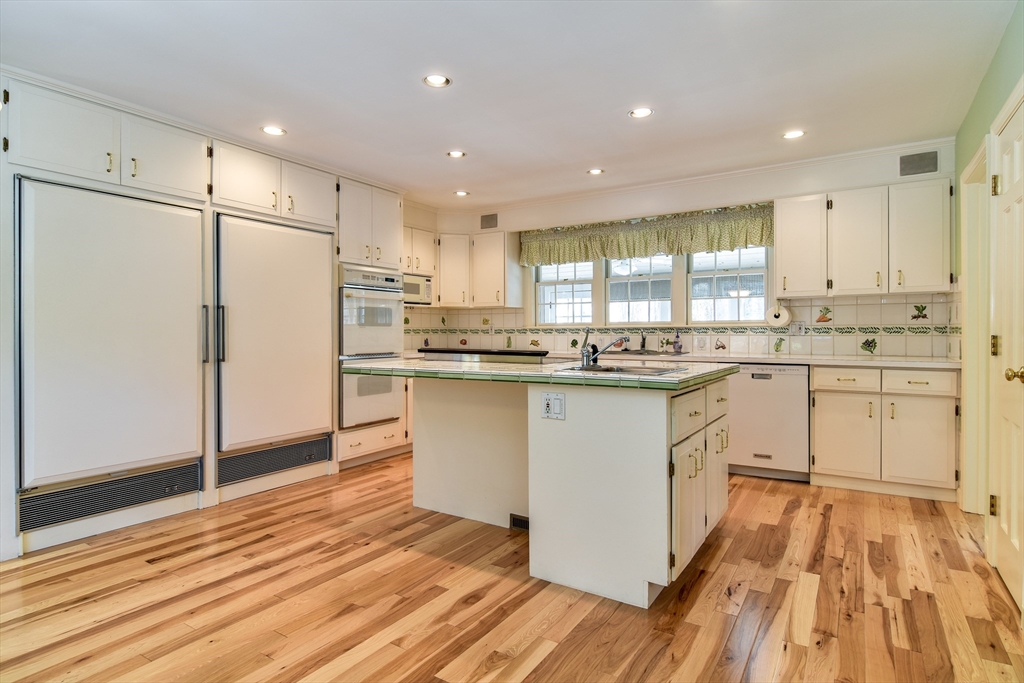 9 Buttercup Lane Dover, MA 02030 - Photo 4 of 36