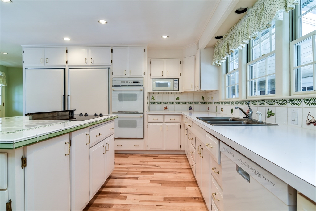 9 Buttercup Lane Dover, MA 02030 - Photo 5 of 36