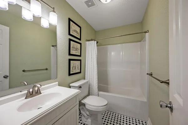 $689,500 | 260 Susan Drive, Pottsboro, TX 75076