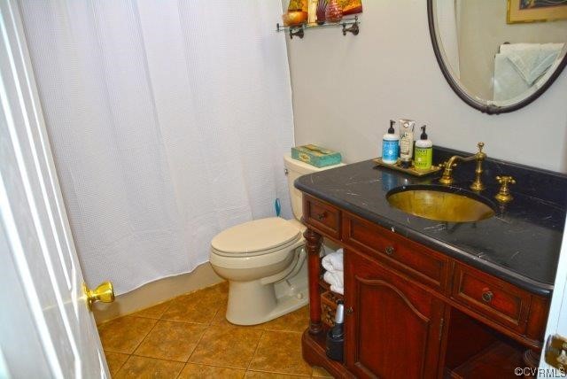 399 Chellowe Road Dillwyn, VA 23936 - Photo 18 of 50 a bathroom with a granite countertop sink and a mirror