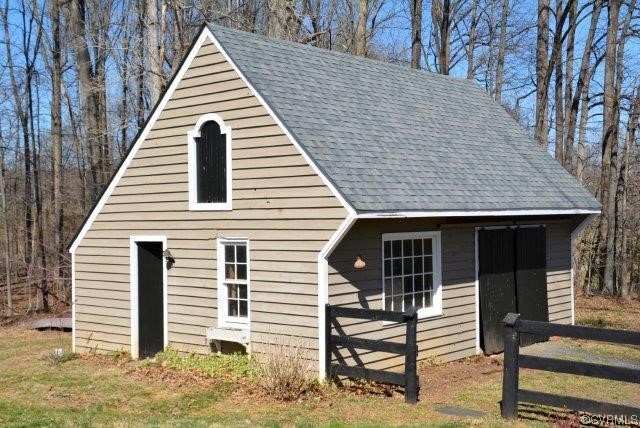 399 Chellowe Road Dillwyn, VA 23936 - Photo 33 of 50 a view of a house with wooden stairs