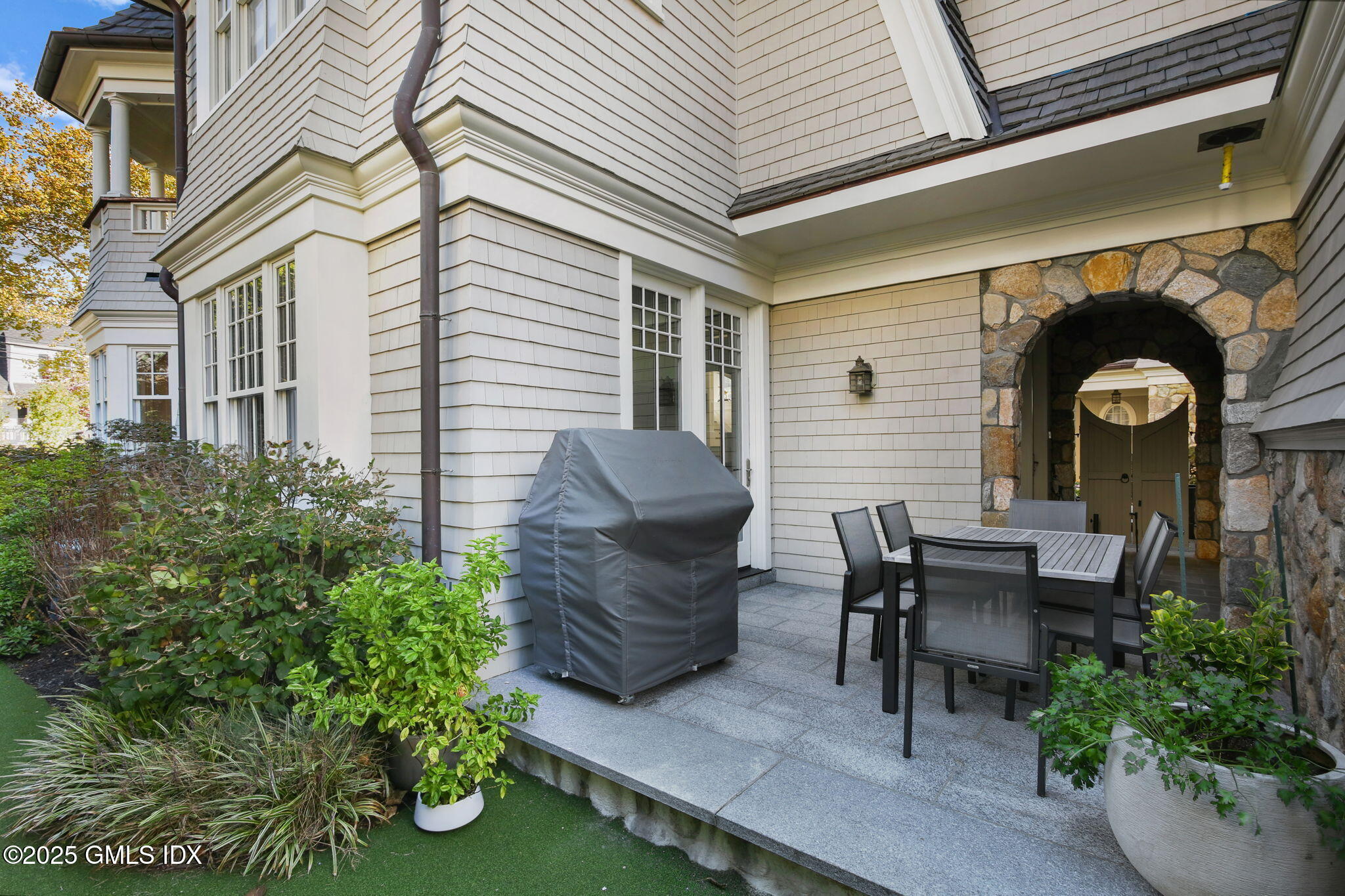 50 Sound View Drive, Unit 4N Greenwich, CT 06830 - Photo 19 of 20 a view of a house with a chairs and table in a patio