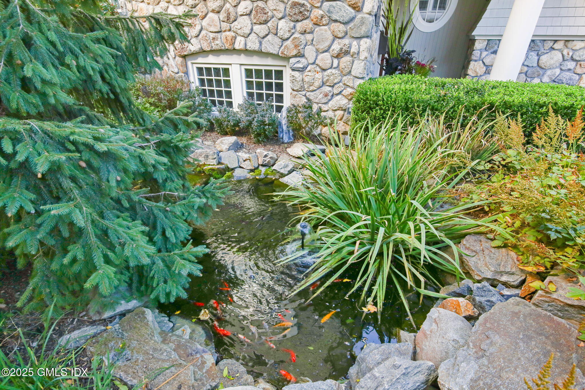 50 Sound View Drive, Unit 4N Greenwich, CT 06830 - Photo 20 of 20 a view of a garden with plants