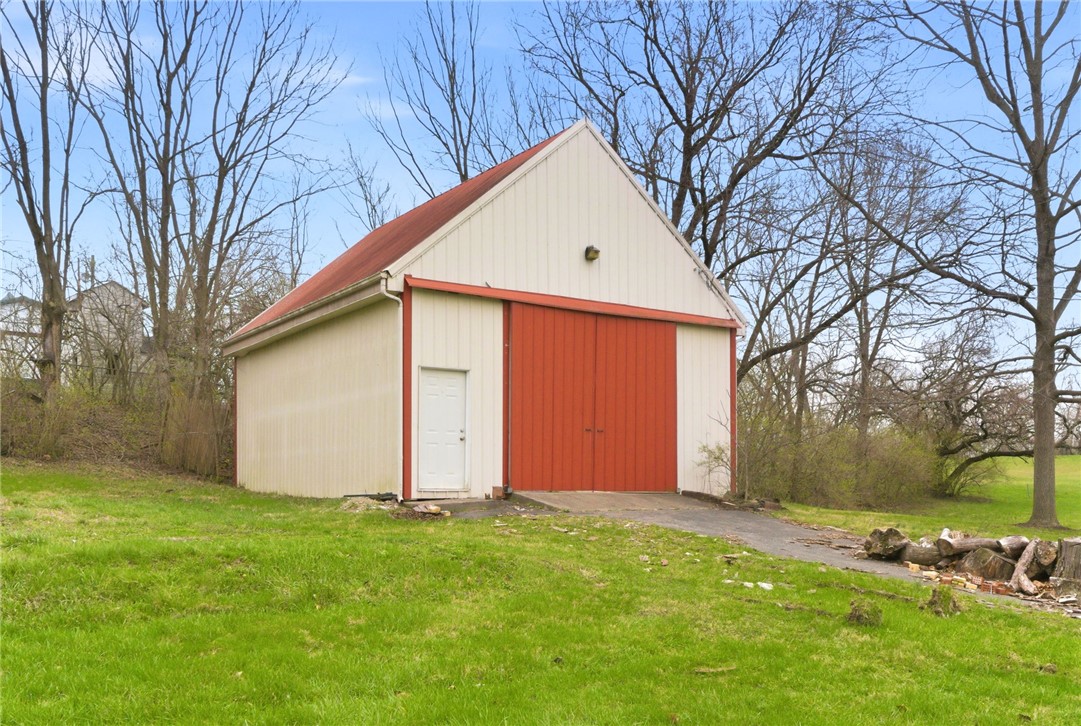 6711 Hamilton-Middletown Road Franklin, OH 45005 - Photo 36 of 49 This structure features a rustic aesthetic with durable siding and a contrasting roof.