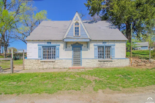 $270,000 | 25388 Chieftain Road, Lawrence, KS 66044