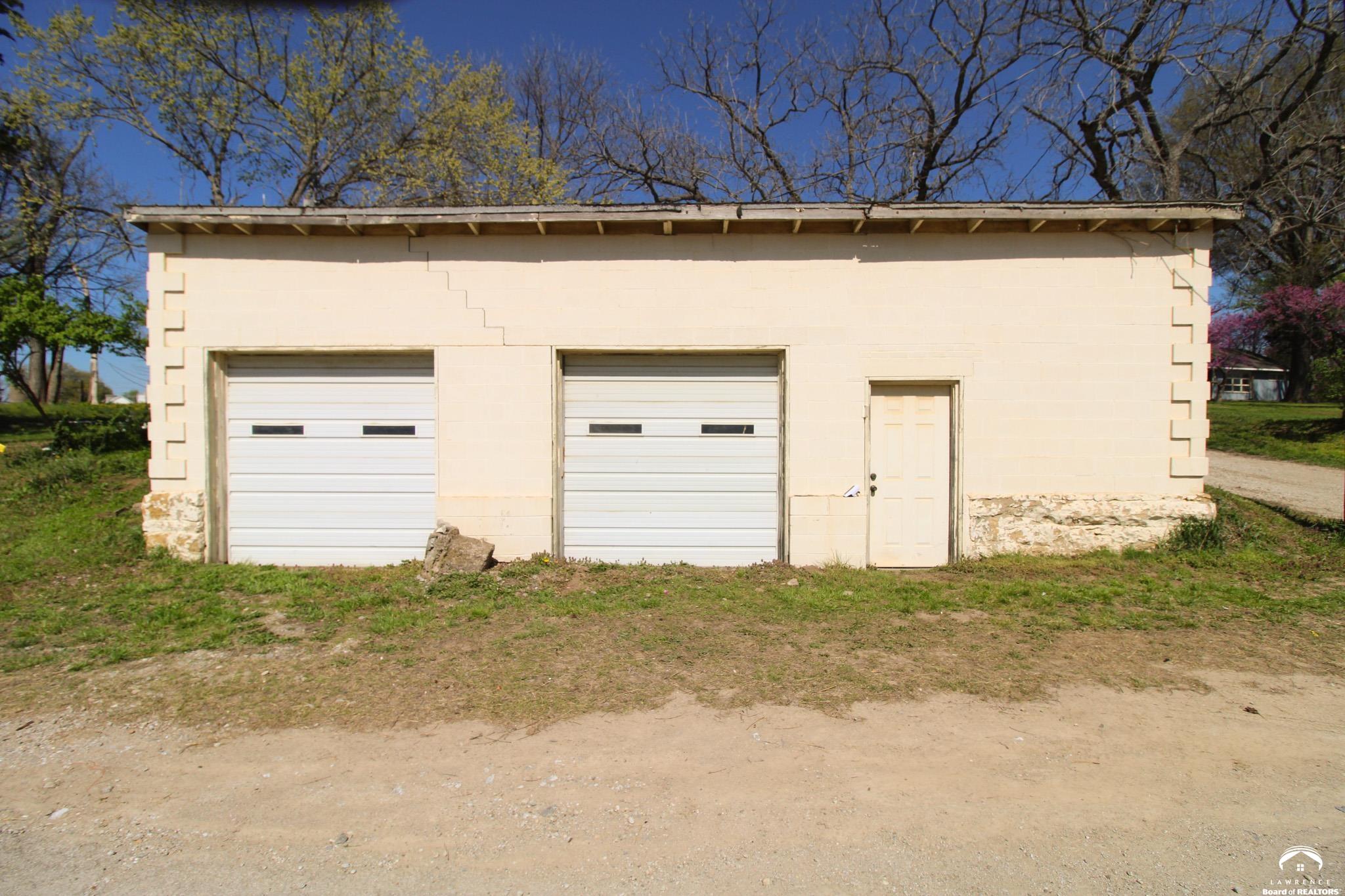 25388 Chieftain Road Lawrence, KS 66044 - Photo 31 of 39