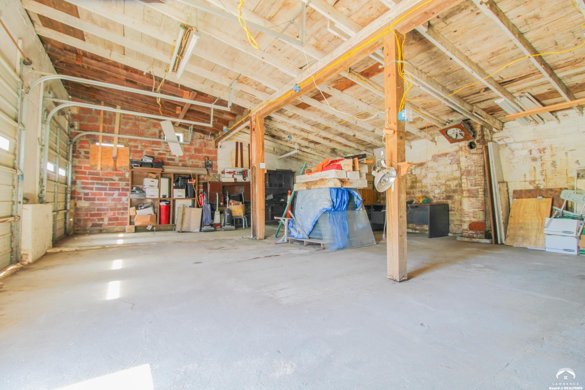 25388 Chieftain Road Lawrence, KS 66044 - Photo 32 of 39