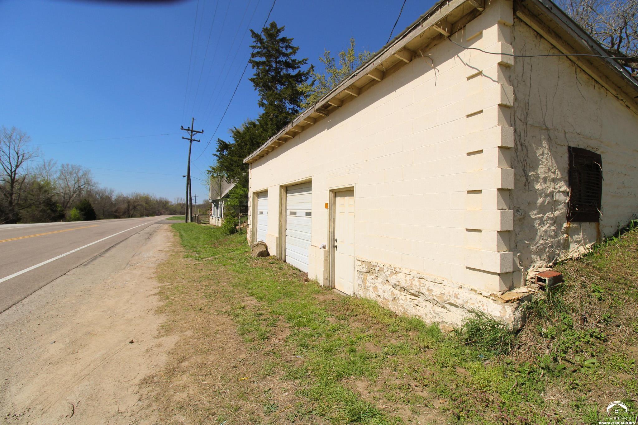 25388 Chieftain Road Lawrence, KS 66044 - Photo 7 of 39