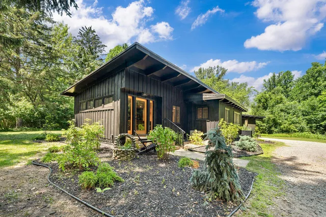 $835,000 | 5831 Browntown Road, Sawyer, MI 49125